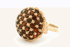 MID CENTURY 1966 GARNET COCKTAIL RING 9ct GOLD