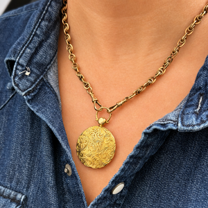 ANTIQUE LATE VICTORIAN ENGRAVED PHOTO LOCKET 15ct GOLD