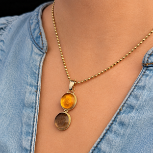 VINTAGE ITALIAN GLASS BEE INTAGLIO PENDANT 14ct GOLD