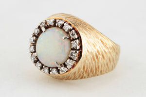 VINTAGE SOLID OPAL & DIAMOND RING 18ct GOLD