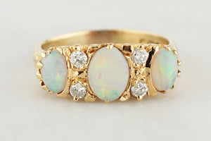 VINTAGE 1975 SOLID OPAL & DIAMOND RING 18ct GOLD