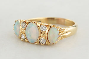 VINTAGE 1975 SOLID OPAL & DIAMOND RING 18ct GOLD
