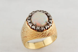 VINTAGE SOLID OPAL & DIAMOND RING 18ct GOLD