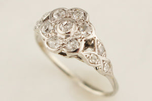 ORIGINAL ART DECO c1920 DIAMOND DAISY RING 18ct WHITE GOLD & PLATINUM