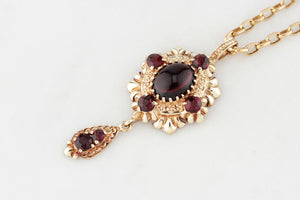 VINTAGE GARNET PENDANT IN 9ct GOLD