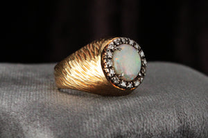 VINTAGE SOLID OPAL & DIAMOND RING 18ct GOLD