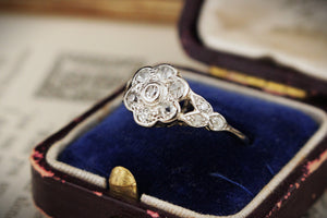 ORIGINAL ART DECO c1920 DIAMOND DAISY RING 18ct WHITE GOLD & PLATINUM