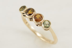 R&V BESPOKE SAPPHIRE RING 9ct YELLOW GOLD