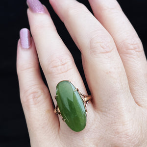 VINTAGE MID-CENTURY NEPHRITE JADE RING IN 9ct GOLD