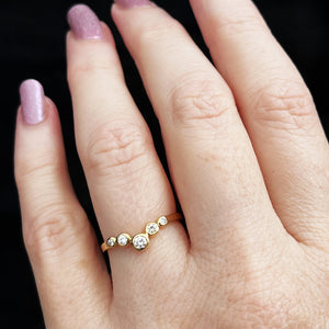 VINTAGE DIAMOND CHEVRON RING IN 18ct GOLD