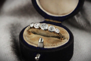 ANTIQUE FIVE-STONE DIAMOND RING c1915 18ct GOLD & PLATINUM
