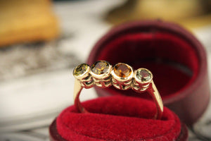 R&V BESPOKE SAPPHIRE RING 9ct YELLOW GOLD