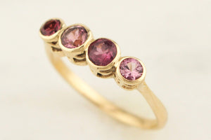 R&V BESPOKE SAPPHIRE RING 9ct YELLOW GOLD
