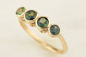 R&V BESPOKE SAPPHIRE RING 9ct YELLOW GOLD