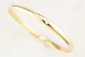 CONTEMPORARY DIAMOND & SPINEL BANGLE 9ct GOLD