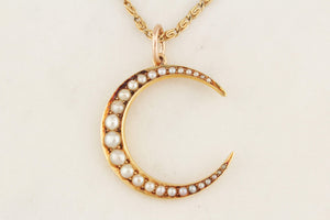 ANTIQUE VICTORIAN GARNET NATURAL SEED PEARL CRESCENT MOON PENDANT 15ct YELLOW GOLD