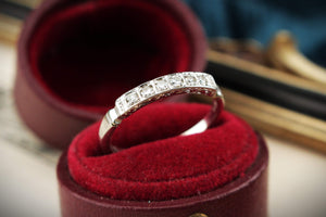 ANTIQUE c1915 AUSTRALIAN SIX STONE DIAMOND PLATINUM BAND