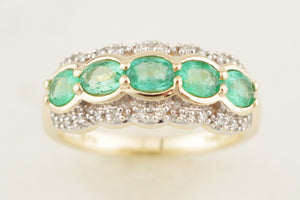 MODERN EMERALD & DIMAOND RING 9ct  GOLD