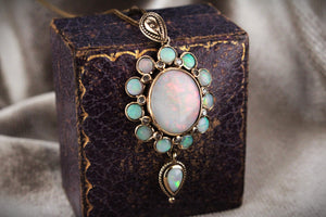 VINTAGE SOLID OPAL & DIAMOND PENDANT 9ct GOLD