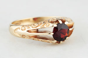 RETRO 1979 GARNET RING 9ct GOLD