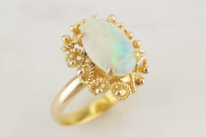 MID CENTURY c1960 SOLID OPAL RING 14ct GOLD
