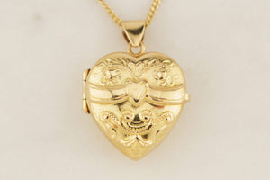VINTAGE ANTIQUE STYLE c1955 18ct GOLD HEART LOCKET BY SCANDIA