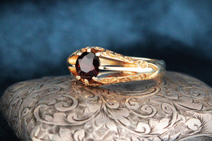 RETRO 1979 GARNET RING 9ct GOLD
