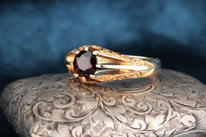 RETRO 1979 GARNET RING 9ct GOLD