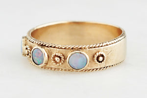 VINTAGE SOLID OPAL TRILOGY BAND 9ct GOLD