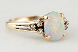 VINTAGE SOLID OPAL & DIAMOND RING 18ct GOLD
