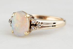 VINTAGE SOLID OPAL & DIAMOND RING 18ct GOLD