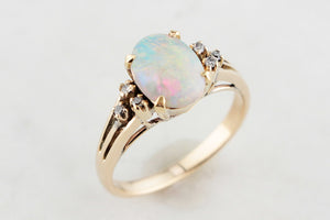 VINTAGE SOLID OPAL & DIAMOND RING 18ct GOLD