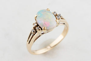 VINTAGE SOLID OPAL & DIAMOND RING 18ct GOLD