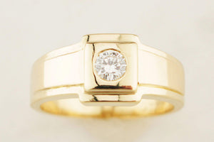 CONTEMPORARY DIAMOND SIGNET RING 18ct GOLD