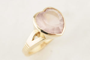 R&V ROSE QUARTZ HEART COCKTAIL RING 9ct YELLOW GOLD