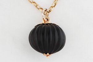 ANTIQUE VICTORIAN CARVED NUT PENDANT 9ct GOLD