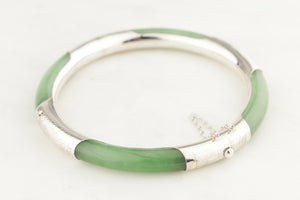 VINTAGE HINGED JADE AND STERLING SILVER BRACELET