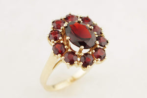 VINTAGE MID-CENTURY GARNET RING 9ct GOLD