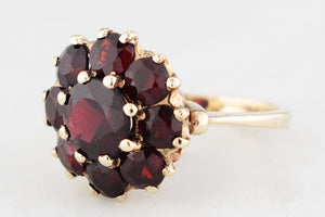 VINTAGE c1970 EUROPEAN BOHEMIAN GARNET CLUSTER RING 8ct GOLD