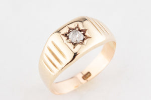 ANTIQUE STAR-SET DIAMOND SIGNET RING 9ct GOLD