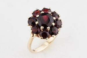 VINTAGE c1970 EUROPEAN BOHEMIAN GARNET CLUSTER RING 8ct GOLD