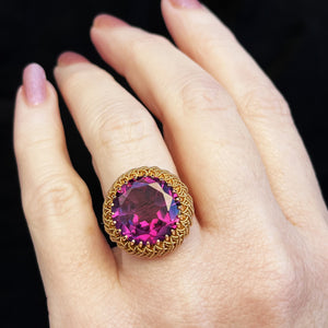 MID-CENTURY COLOUR CHANGE CORUNDUM COCKTAIL RING 14ct GOLD