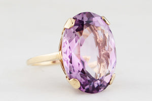 MID-CENTURY 1972 14.0ct AMETHYST COCKTAIL RING