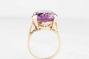 MID-CENTURY 1972 14.0ct AMETHYST COCKTAIL RING