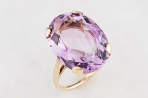 MID-CENTURY 1972 14.0ct AMETHYST COCKTAIL RING