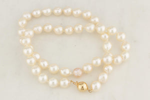 VINTAGE ESTATE SINGLE STRAND FRESH WATER PEARL NECKLACE 14ct GOLD CLASP