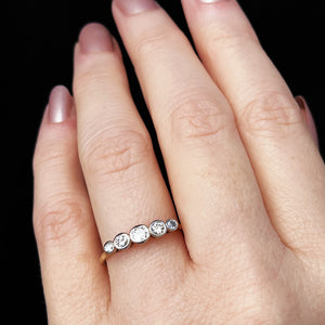 ANTIQUE FIVE-STONE DIAMOND RING c1915 18ct GOLD & PLATINUM
