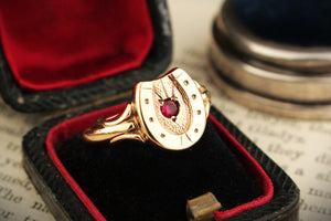 ANTIQUE AUSTRALIAN c1919 RUBY HORSE SHOE SIGNET RING 9ct GOLD