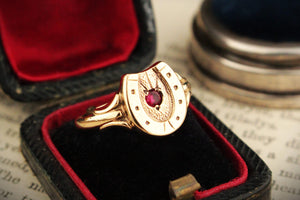 ANTIQUE AUSTRALIAN c1919 RUBY HORSE SHOE SIGNET RING 9ct GOLD