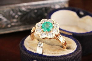 EMERALD & DIAMOND CLUSTER RING 14ct GOLD